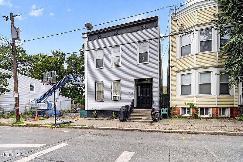 2nd image of 258 1st Street