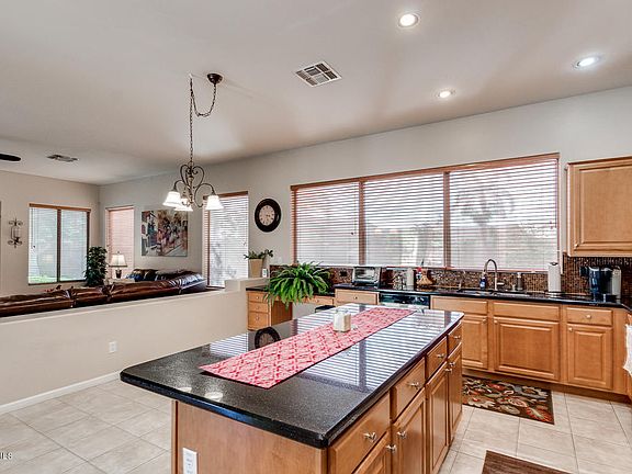 4th image of 2921 S Illinois Pl