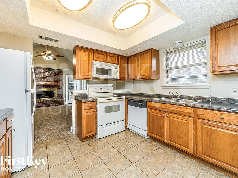 5624 Lordsburg Trl — Photo 8