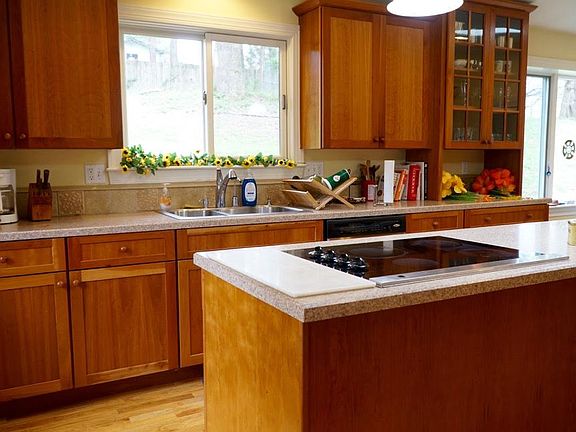 2nd image of 529 Hillwood Dr