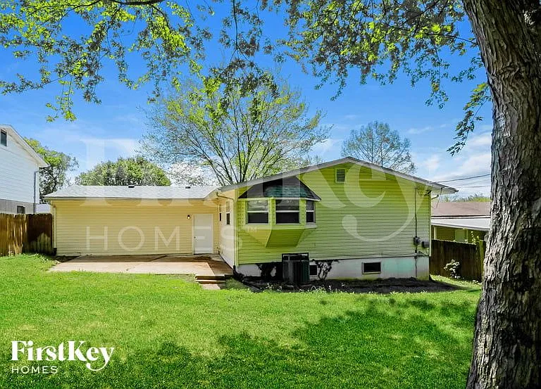 1555 Florida Dr — Photo 14