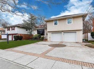 257 Hungry Harbor Rd, Valley Stream, NY 11581