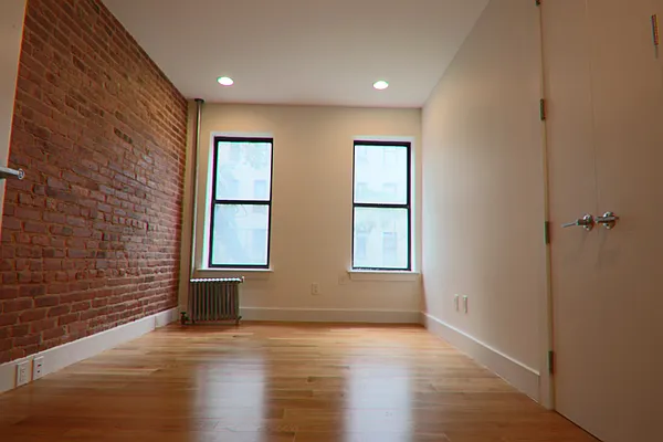 Rented by PMG Real Estate  | media 13