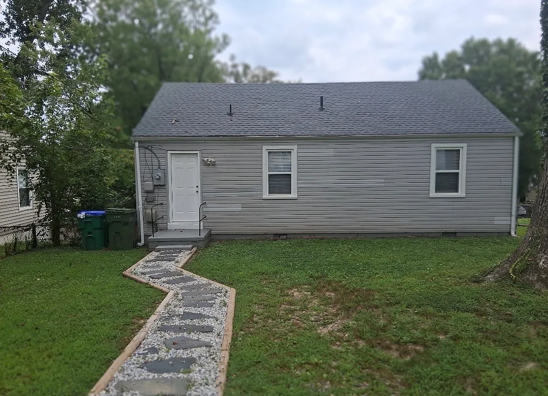 3 bed, 864 sqft, $2,100 — Photo 2