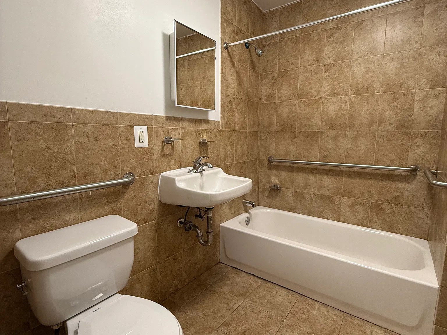 1 bed, $1,774 — Photo 4