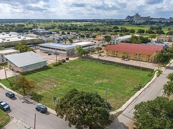 702-704 Eisenhower St, College Station, TX 77840