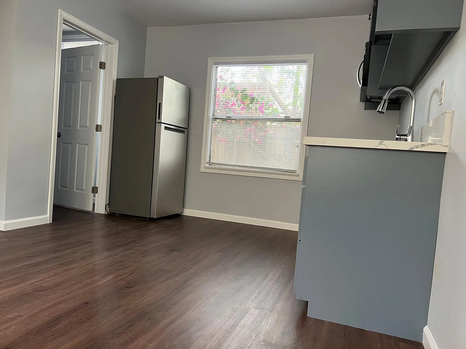 733 Daisy Ave — Photo 2