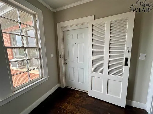 908 Denver St — Photo 10