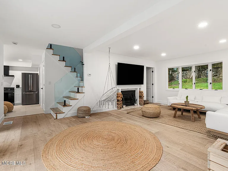 39 Upper Lakeview Ave — Photo 10