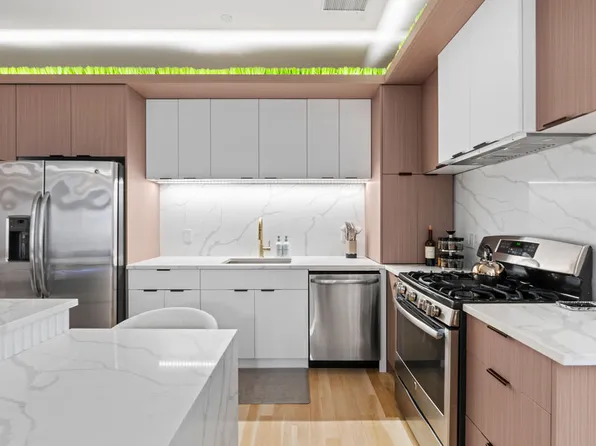 90 Bay Street Landing image 14 of 39