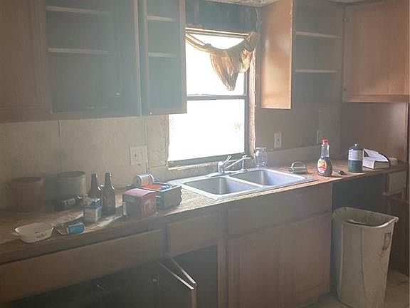 3rd image of 143 Eddie Dr