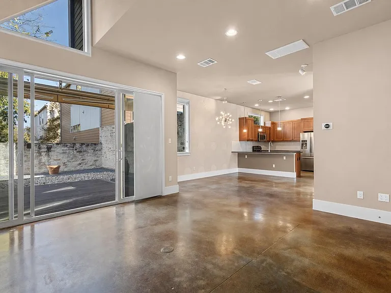 1601 Houston St #3 — Photo 4