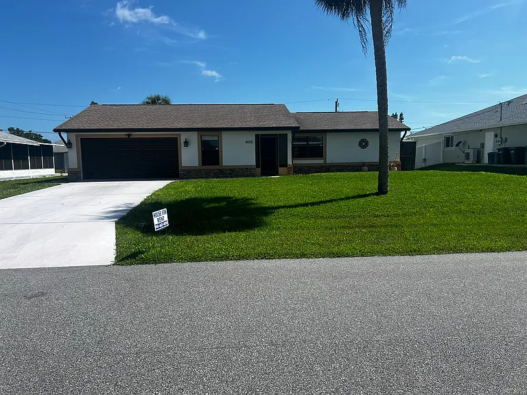 4025 Vermont Ln — Photo 1