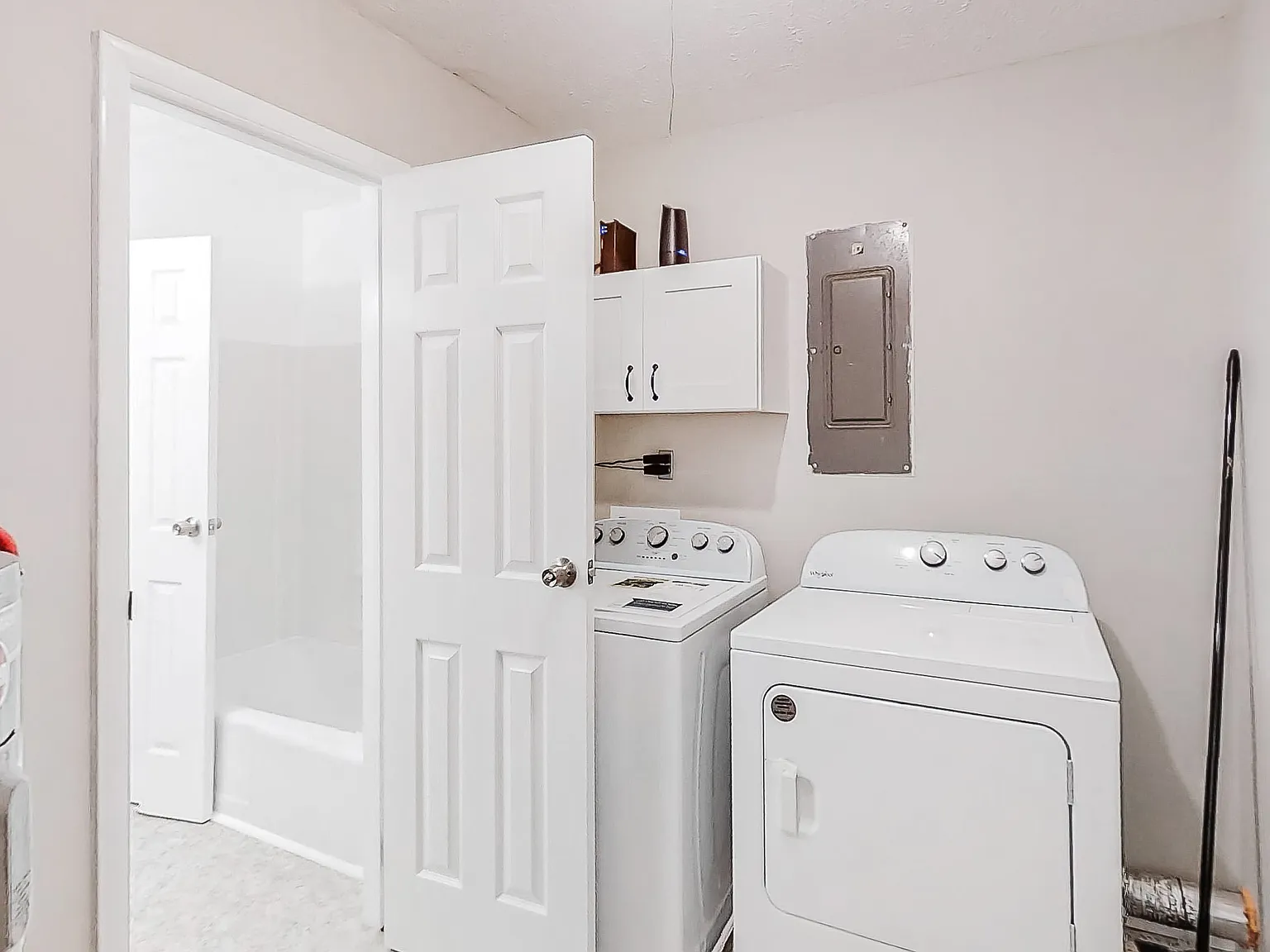 4 bed, 1.0 bath, 925 sqft, $905 — Photo 4