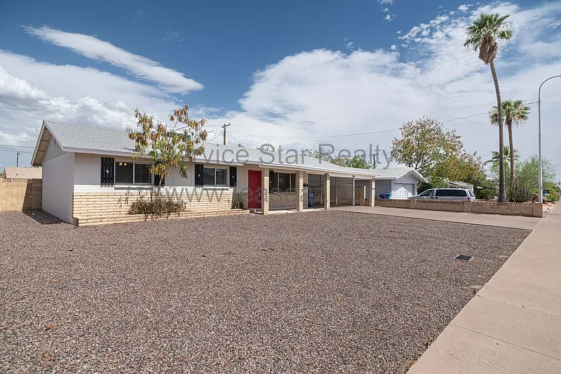 3 bed, 2.0 bath, 1148 sqft, $2,099 — Photo 2
