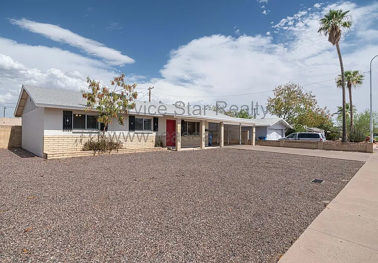 1705 N Camellia St — Photo 2