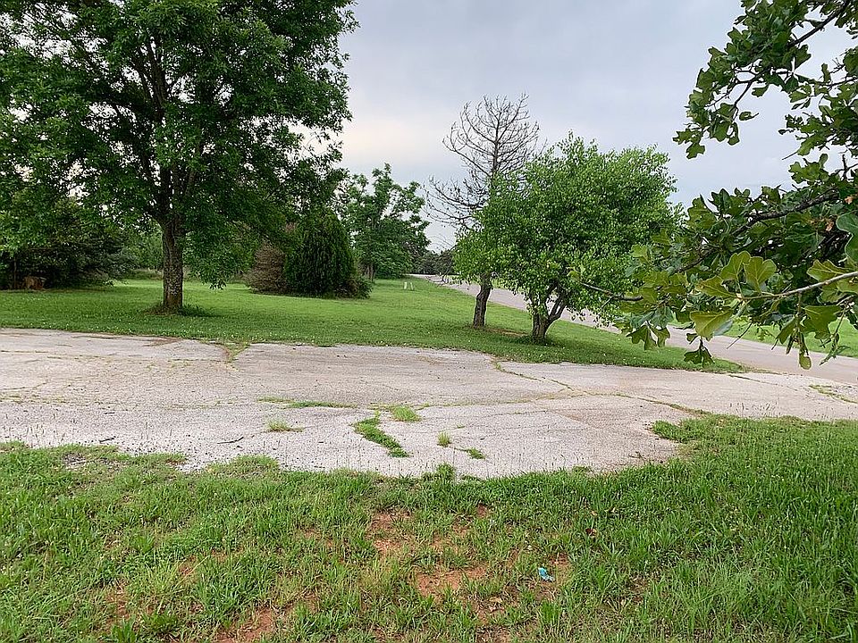 2nd image of 9000 Sleepy Hollow Dr