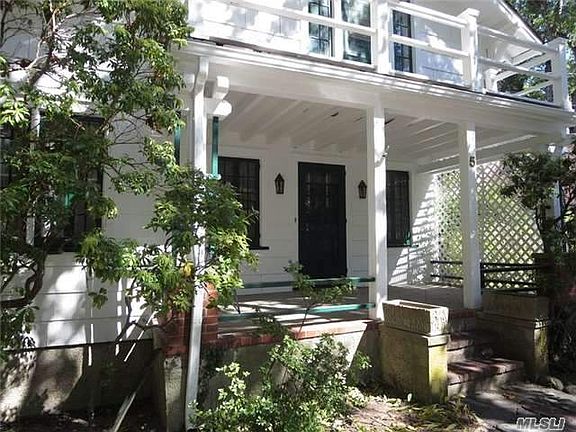 2nd image of 5 Oakwood Pl