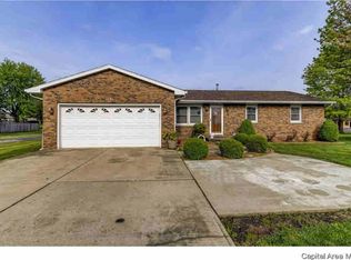 1131 N 7th St, Riverton, IL 62561