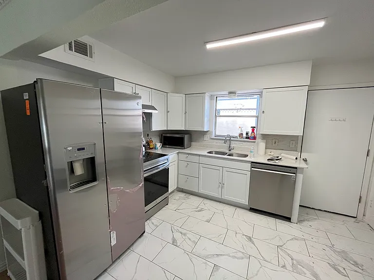 4209 Avondale Ave #208 — Photo 8