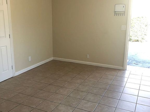 5th image of 1120 W Hamilton Ave #2
