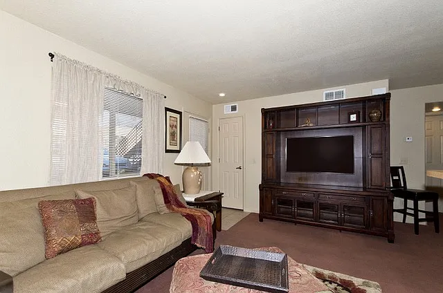 15 Private Grv #202 — Photo 2