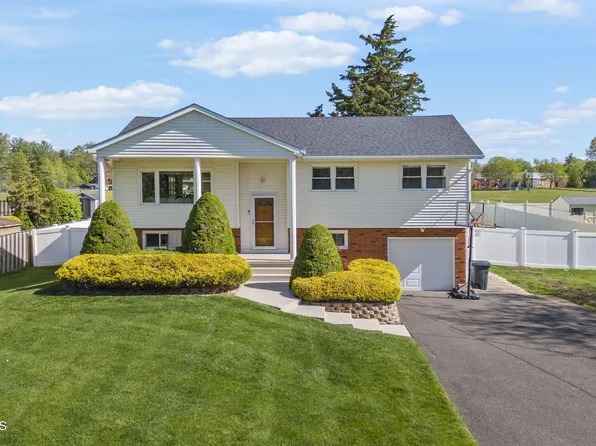 34 Kipling Way, Manalapan, NJ 07726