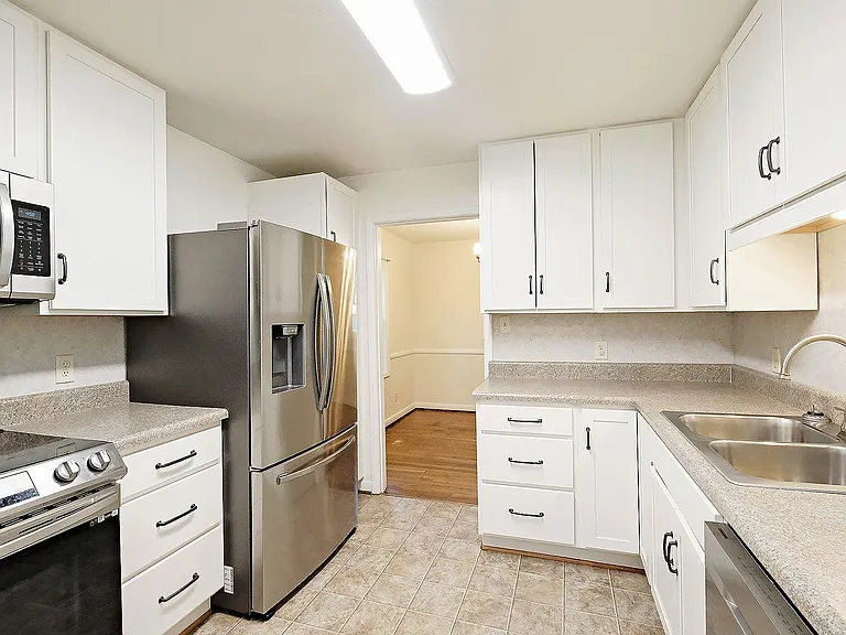 140 W Park Dr — Photo 1