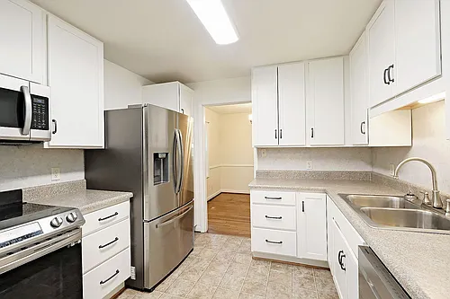 140 W Park Dr Photo 1