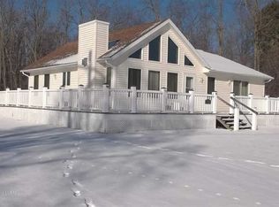 7983 Lakeshore Rd, Lakeport, MI 48059