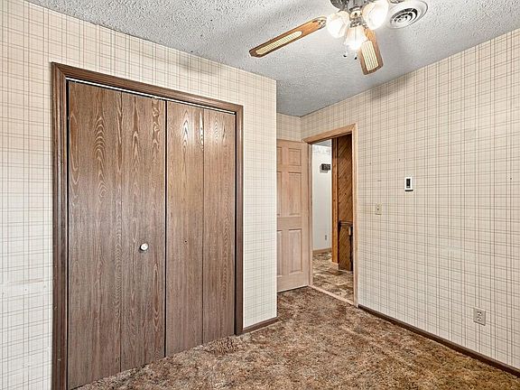 4th image of 835 Boulevard Rd