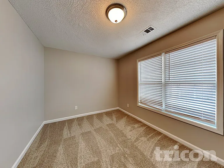 1239 Eagles Pass — Photo 11