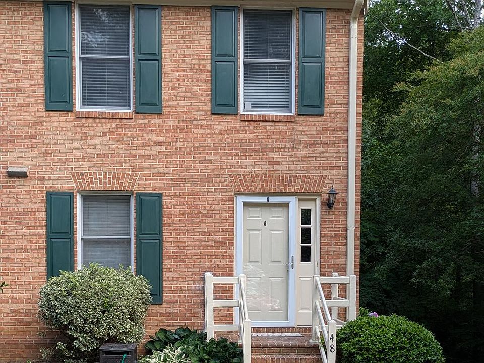 Front view, end unit with storm door