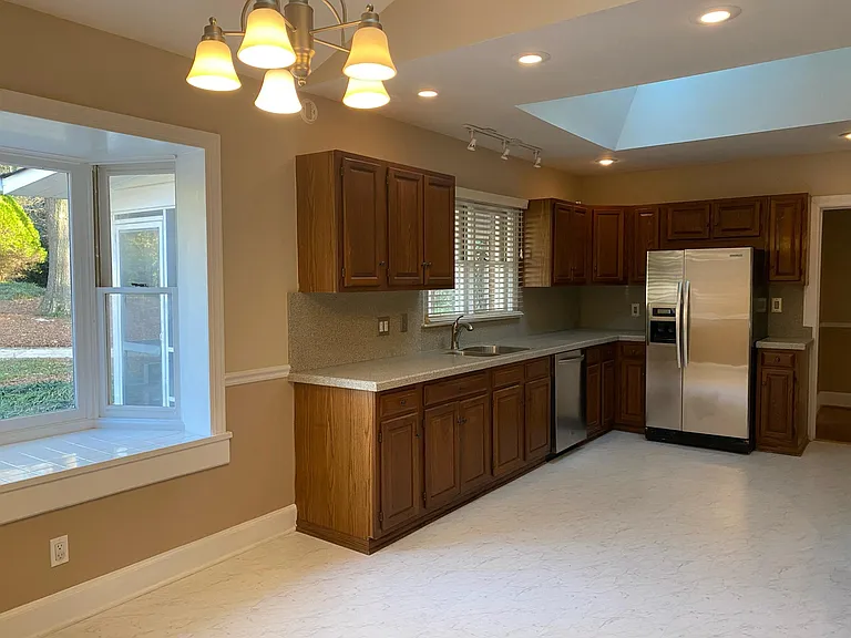 6101 Lansing Dr — Photo 7