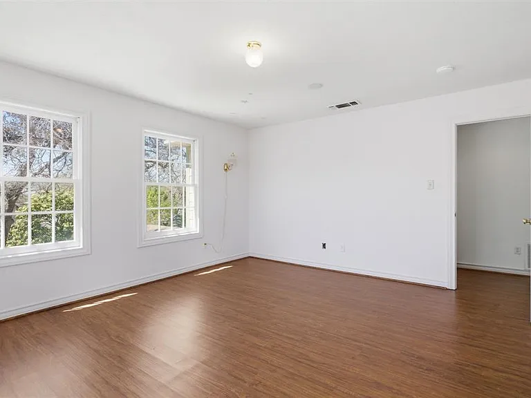 2516 Shirley Ave — Photo 32
