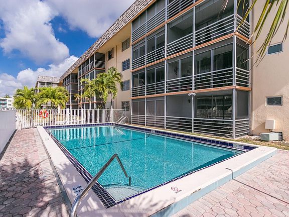 5th image of 3550 NE 169th St APT 107