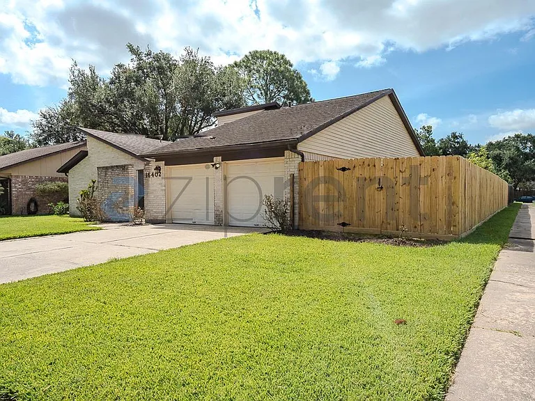 16402 Mill Point Dr — Photo 4