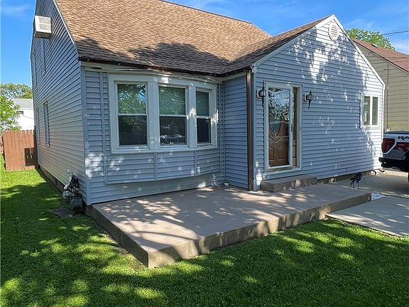 3rd image of 114 Onondaga Ave