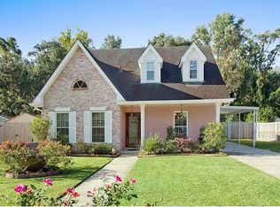 5 S Lake Ct, Violet, LA 70092