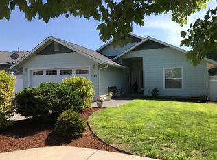 1989 SW Yellowtail Ln, Grants Pass, OR 97527