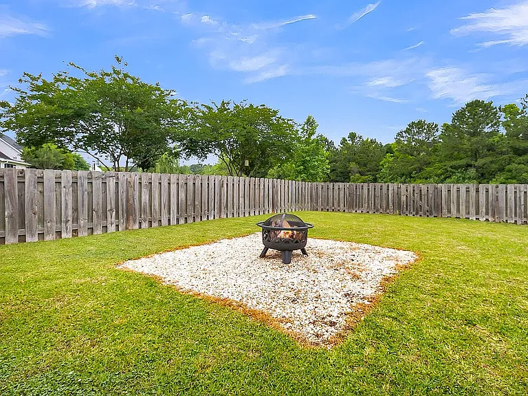 2117 Kings Gate Ln — Photo 24