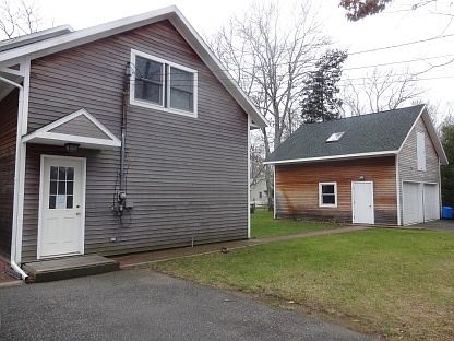 2nd image of 2 Bruce Ln