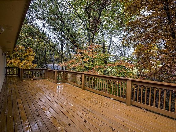 4th image of 8 Carroll Dr
