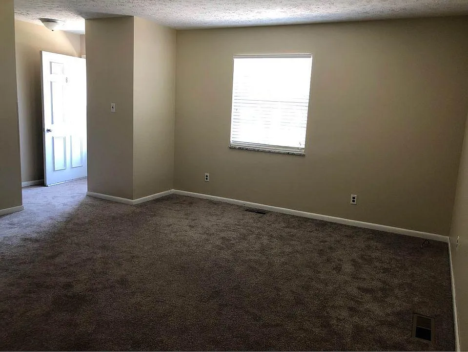 2 bed, 1.5 bath, 1800 sqft, $1,500 — Photo 2
