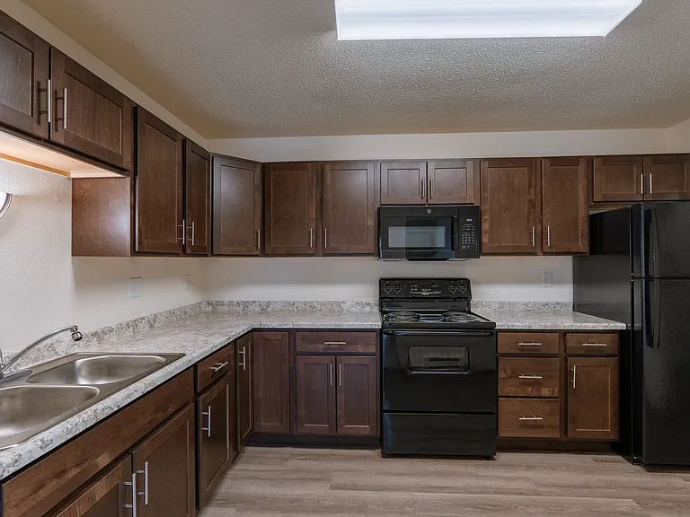 Fargo, ND Village West Apartments |Kitchen
