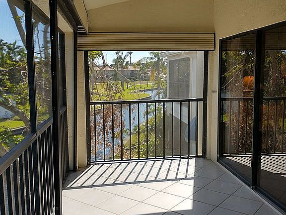 Balcony overview.