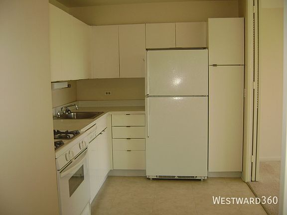 5th image of 2800 N Lake Shore Dr APT 810