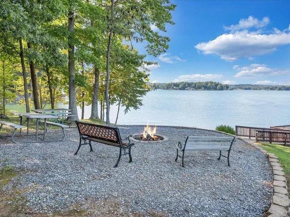 300 Mill Lake Rd, Huddleston, VA 24104