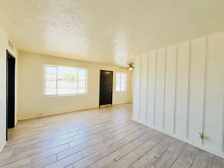 1 Bedroom Cottage Style Homes! — Photo 5