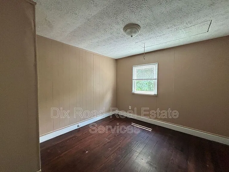 112 Heaton Ave — Photo 17